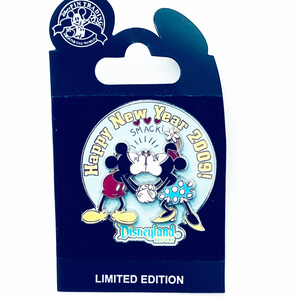 PHOTOS: Limited Edition Mickey and Minnie Fall 2021 Pin Arrives at