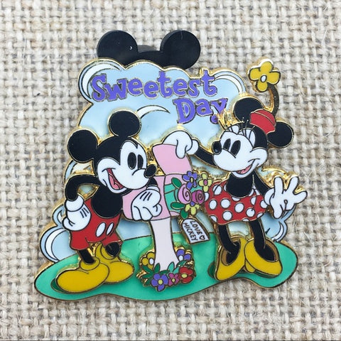 Disney Sweetest Day Mickey Minnie Mouse 3D Pin